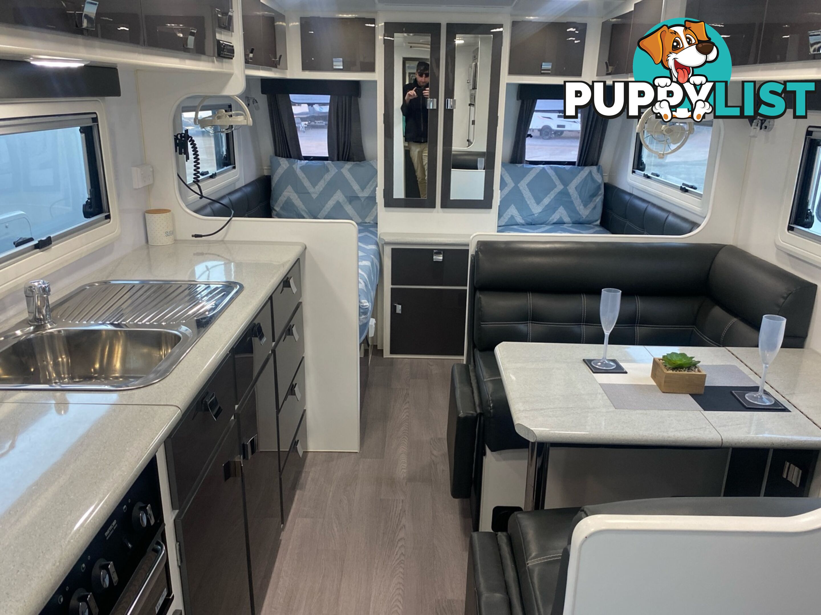 2017  PARAMOUNT COMMANDER   CARAVAN