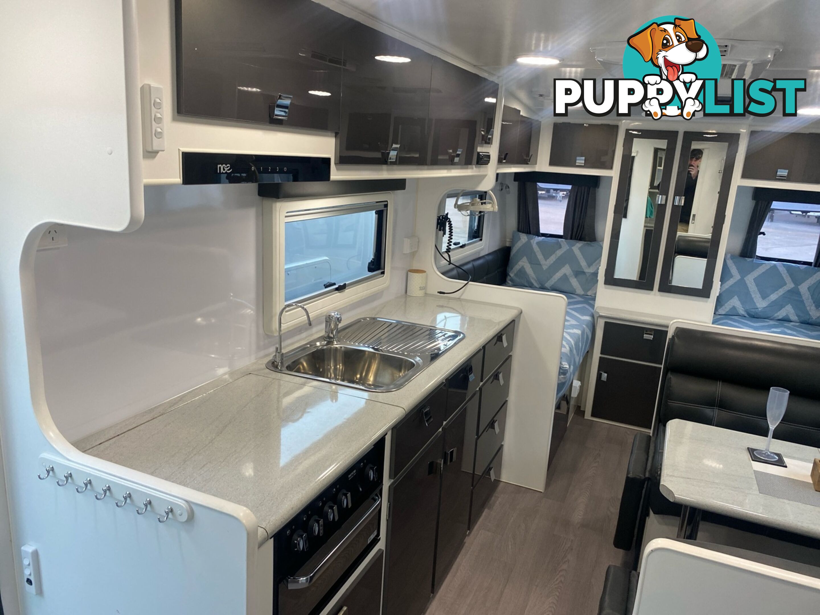 2017  PARAMOUNT COMMANDER   CARAVAN