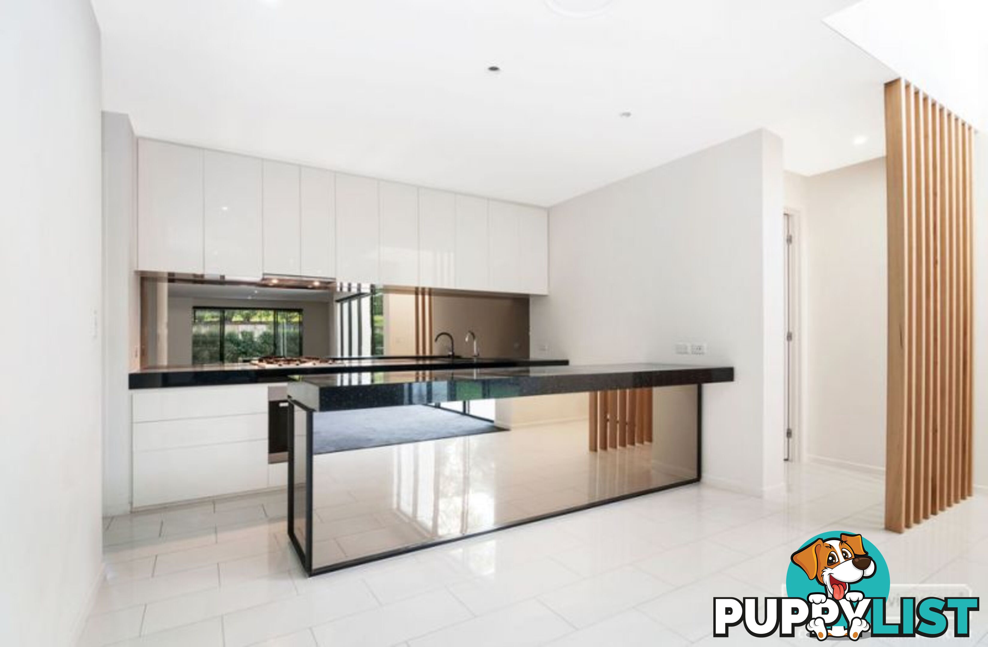 10019 The Boulevard Benowa QLD 4217