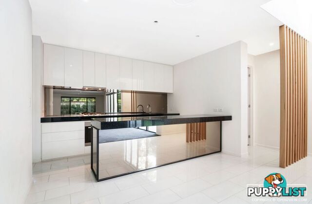 10019 The Boulevard Benowa QLD 4217