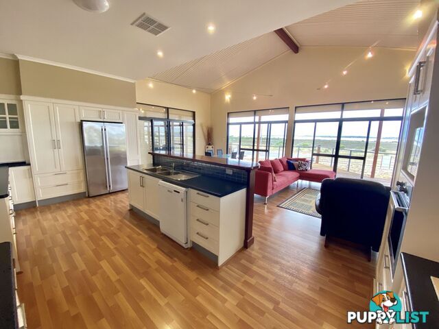 8 Oscar Williams Drive Streaky Bay SA 5680