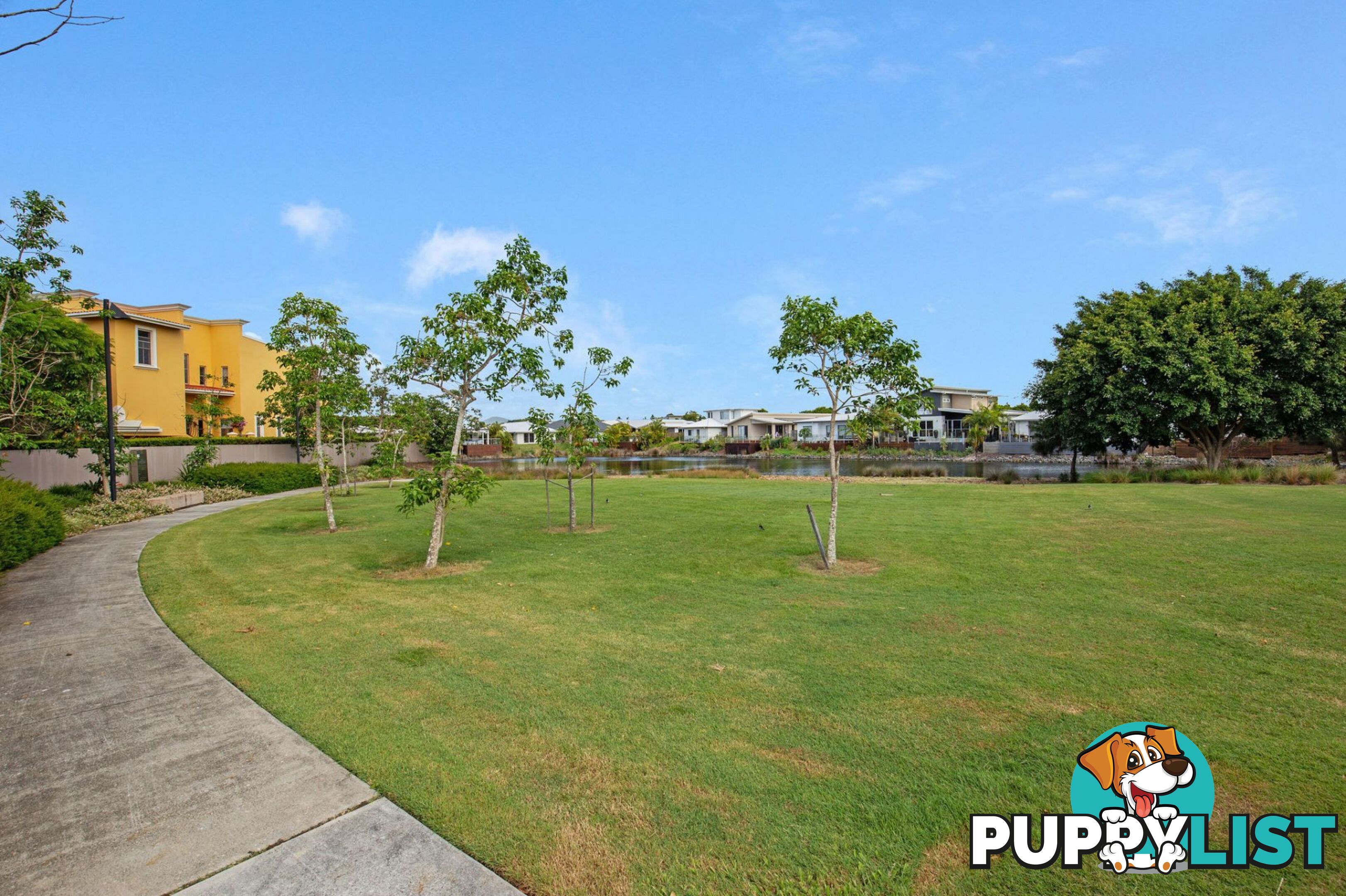 2 14 Pendraat Parade Hope Island QLD 4212