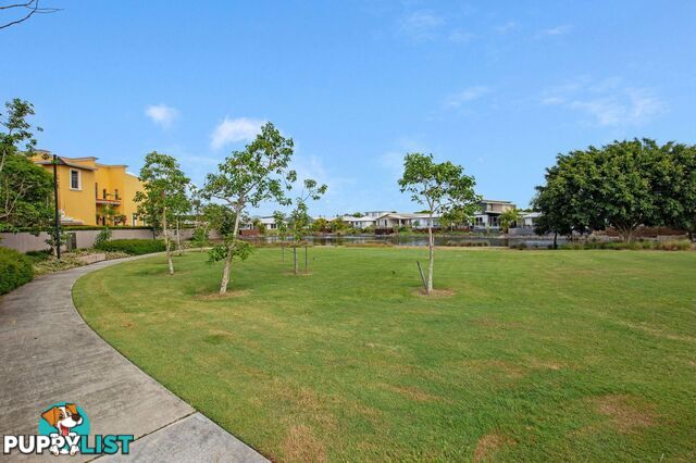 2 14 Pendraat Parade Hope Island QLD 4212