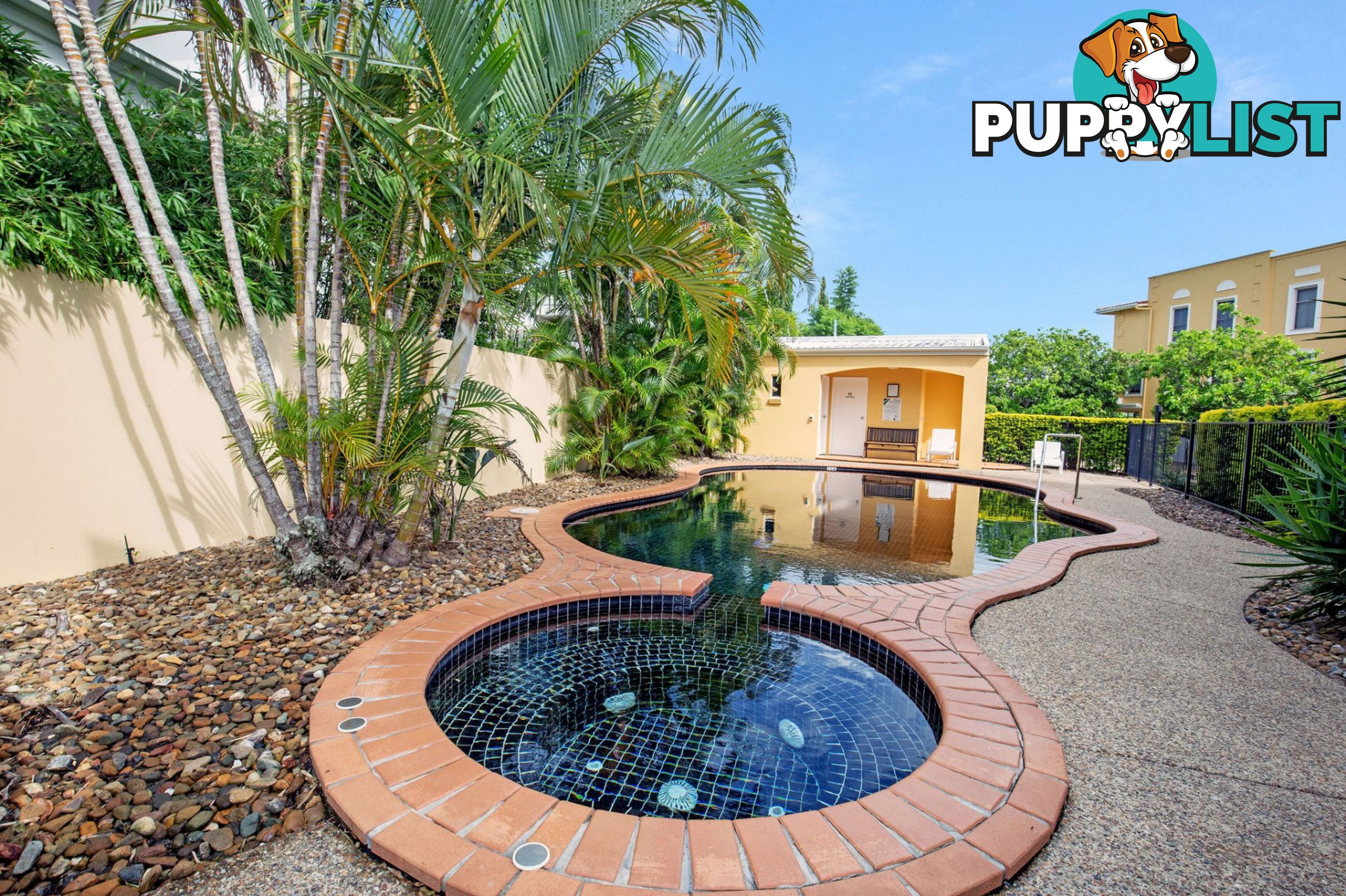 2 14 Pendraat Parade Hope Island QLD 4212