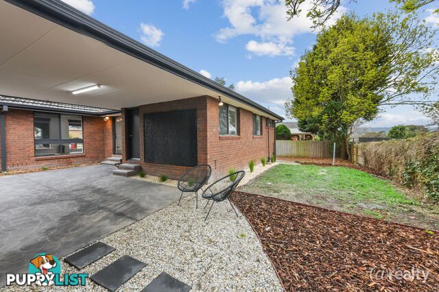 5 Tench Rise Endeavour Hills VIC 3802