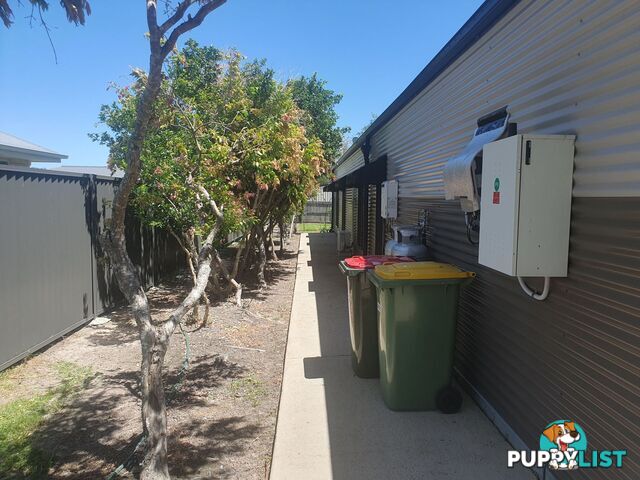 21 Canberra Avenue Cooloola Cove QLD 4580