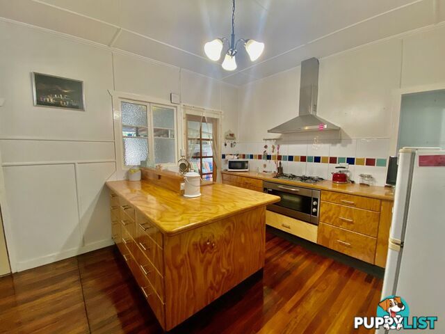 32 East Street Esk QLD 4312