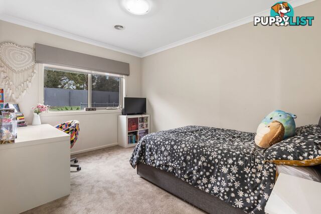 8 Paramu Court Tooradin VIC 3980