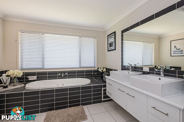 72 Biggs Avenue Beachmere QLD 4510