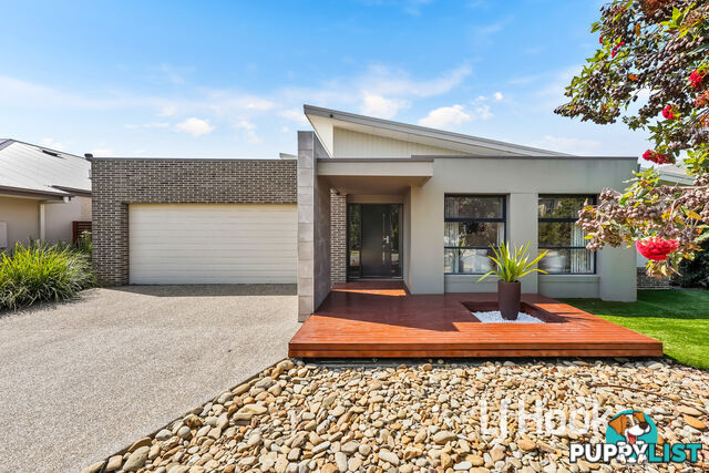 18 Flowerbloom Crescent CLYDE NORTH VIC 3978