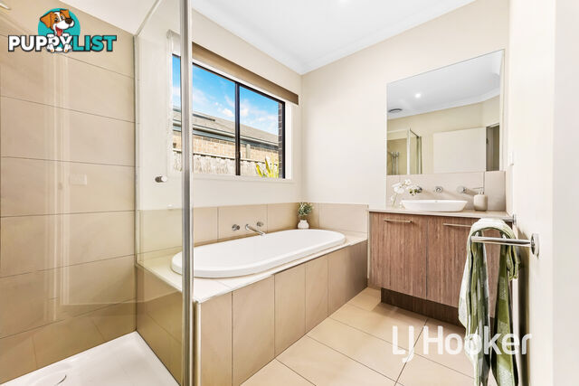 18 Flowerbloom Crescent CLYDE NORTH VIC 3978