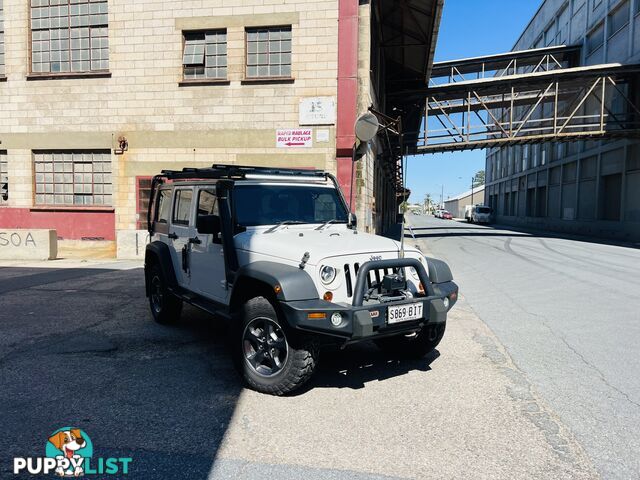 2010 Jeep Wrangler Unlimited Sport (4x4) 4D Softtop And Hard Top Wagon 4 Speed Automatic