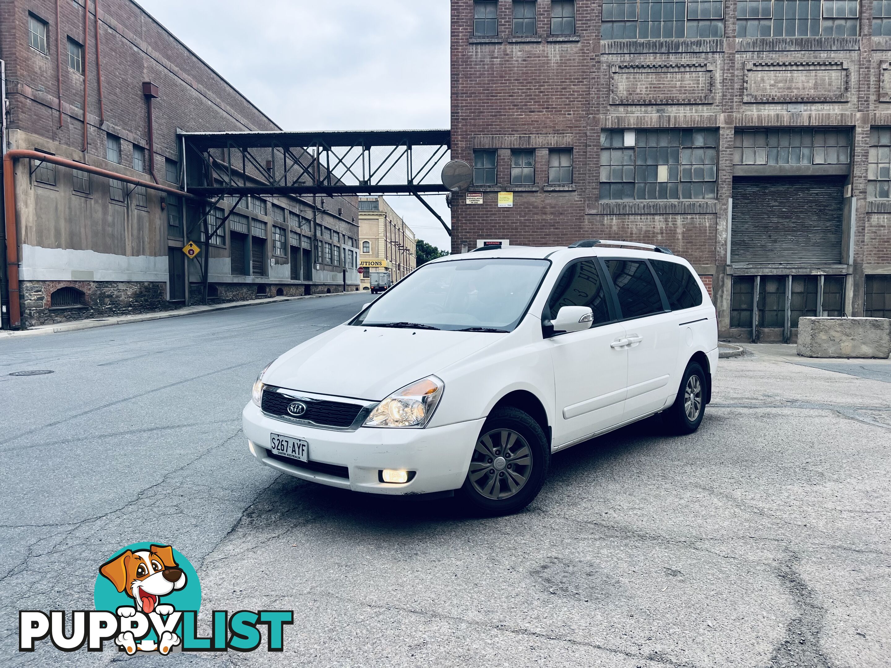 2011 Kia Grand Carnival Van Automatic