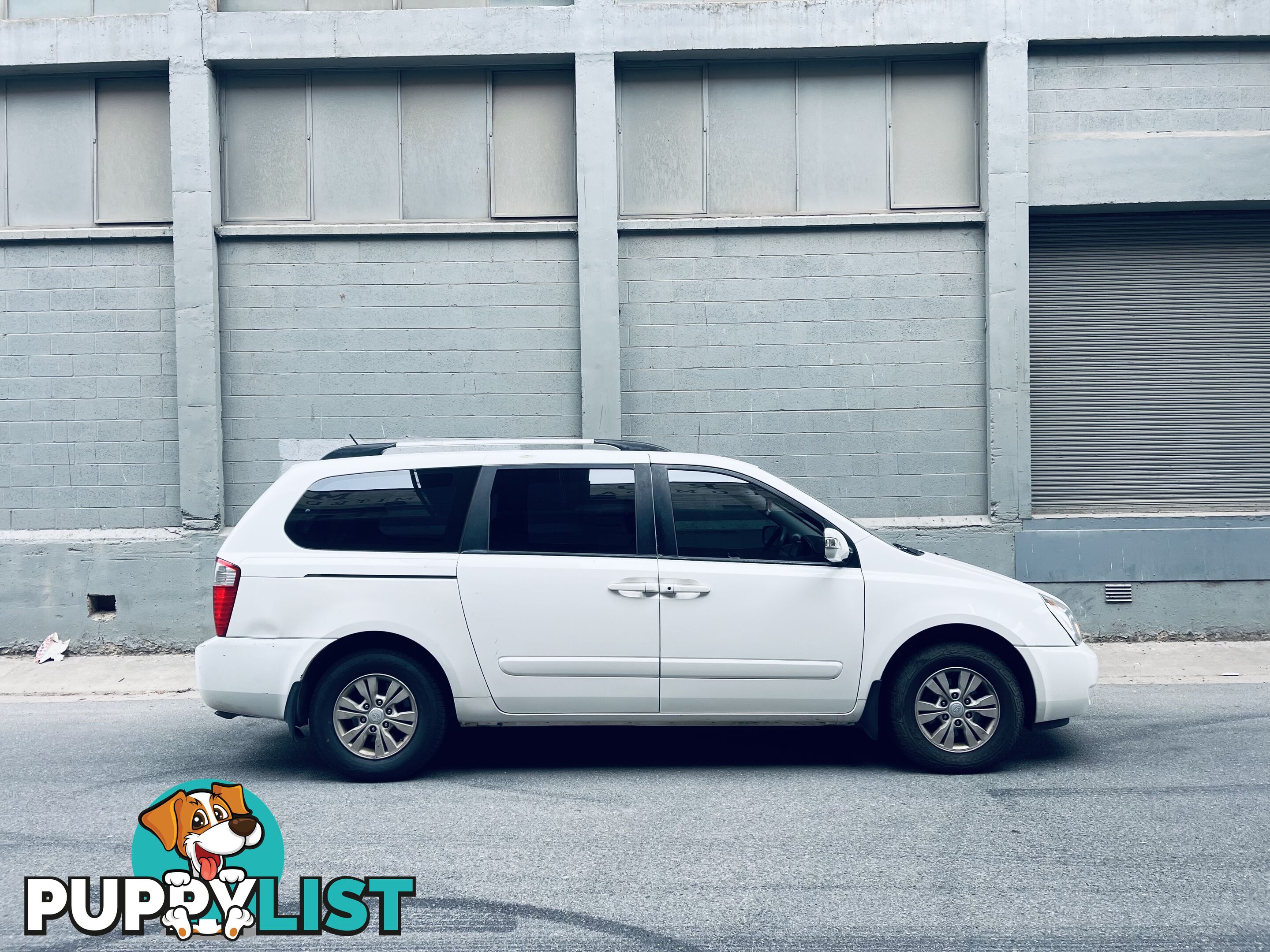 2011 Kia Grand Carnival Van Automatic