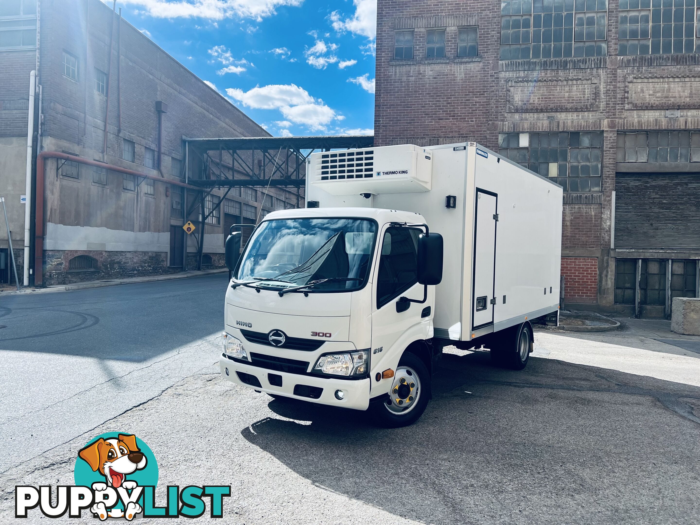 2019 HINO 300 616 REFRIDGERATED PANTECH TRUCK CAR LICENSE AUTOMATIC