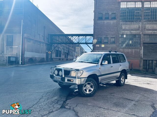 1999 TOYOTA LANDCRUISER GXL (4x4) 4 SP AUTOMATIC 4x4 4D WAGON