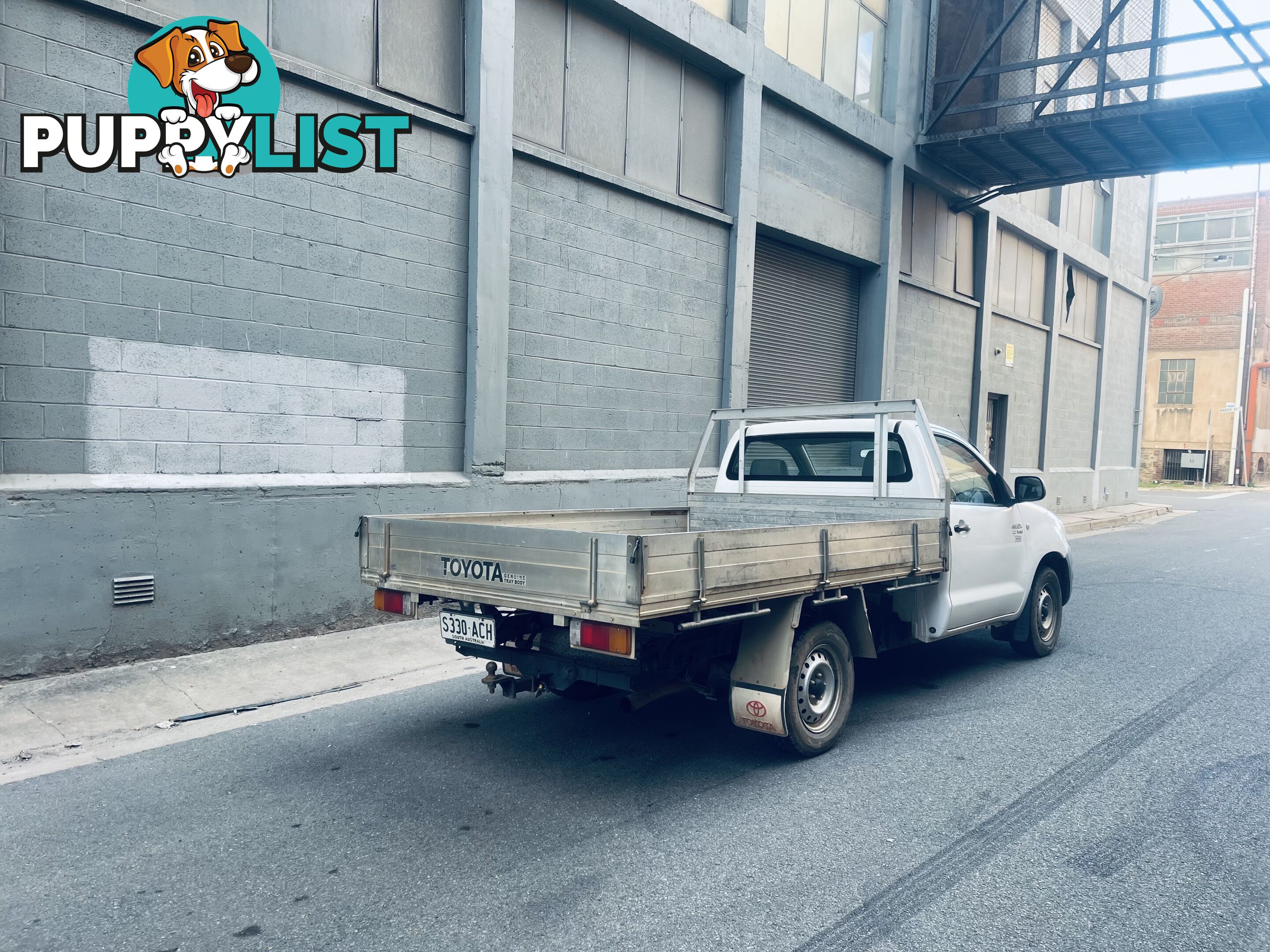 2009 TOYOTA HILUX WORKMATE 5 SPEED MANUAL 