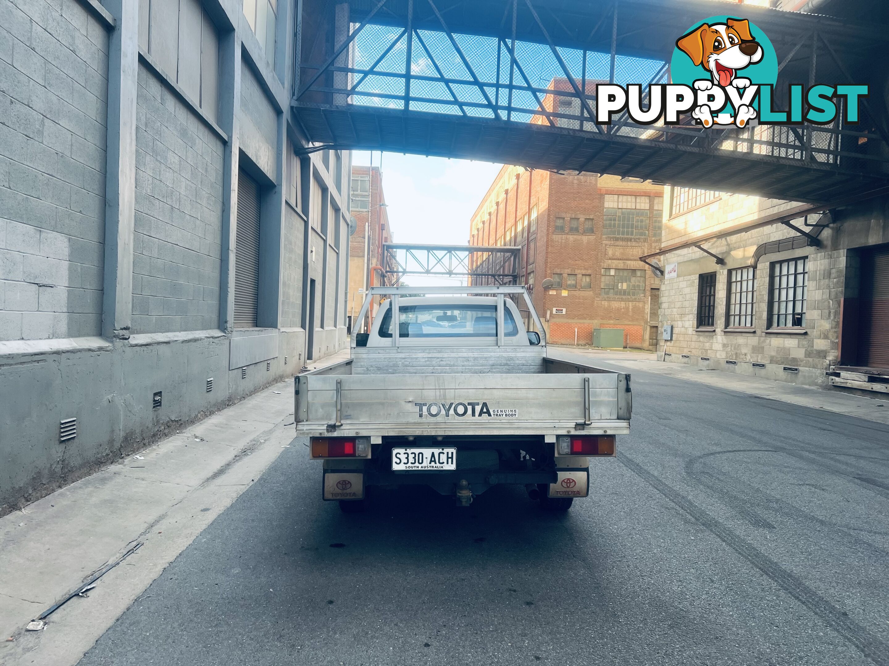 2009 TOYOTA HILUX WORKMATE 5 SPEED MANUAL 