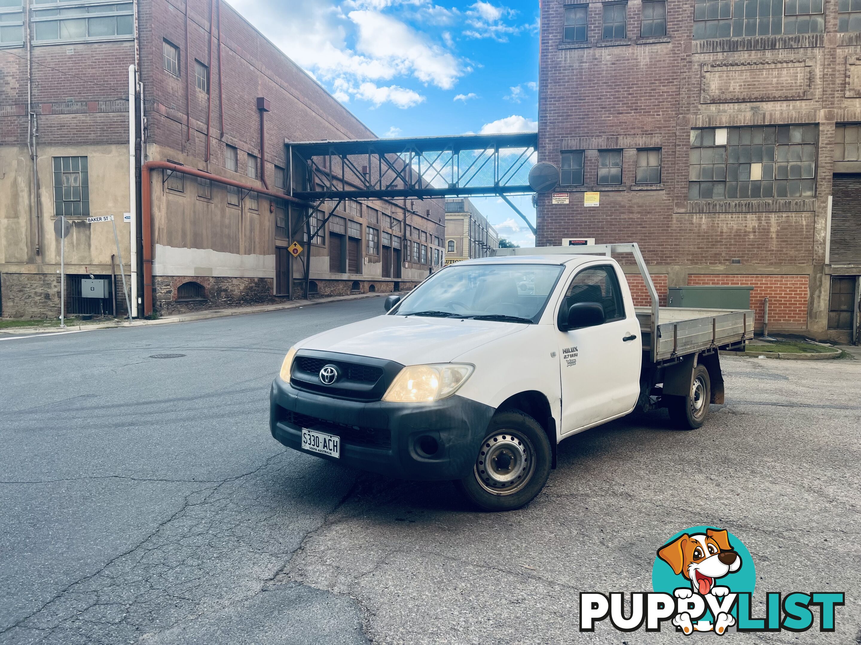 2009 TOYOTA HILUX WORKMATE 5 SPEED MANUAL 