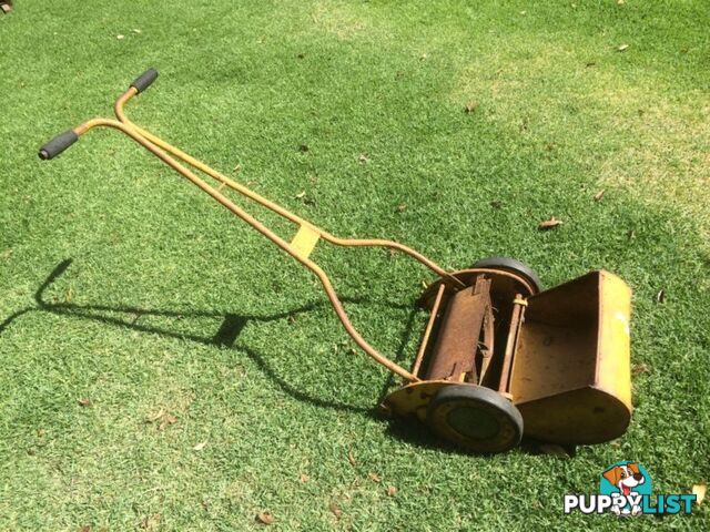 Push lawn mower missing roller