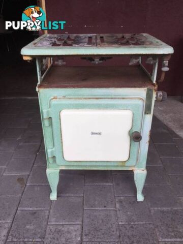 Old vintage Parkinson gas oven Ready for restoration Not in u