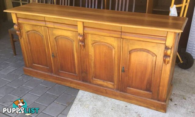 Sideboard Buffet Teak 4 door 4 Drawer. Nice solid unit. Indonesia