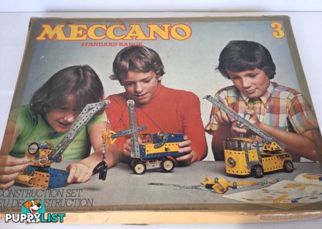 Vintage Meccano construction set No3 It's from 1976-77 Box is d