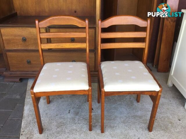 2 dining chairs 2 for $20