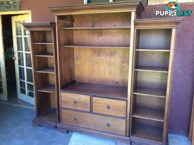 Book shelf entertainment unit. Loads of storage. 3 Drawer 13 sh