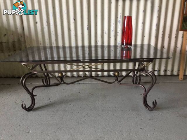 Coffee table glass top steel base. L 122 cm W 56cm H 44cm