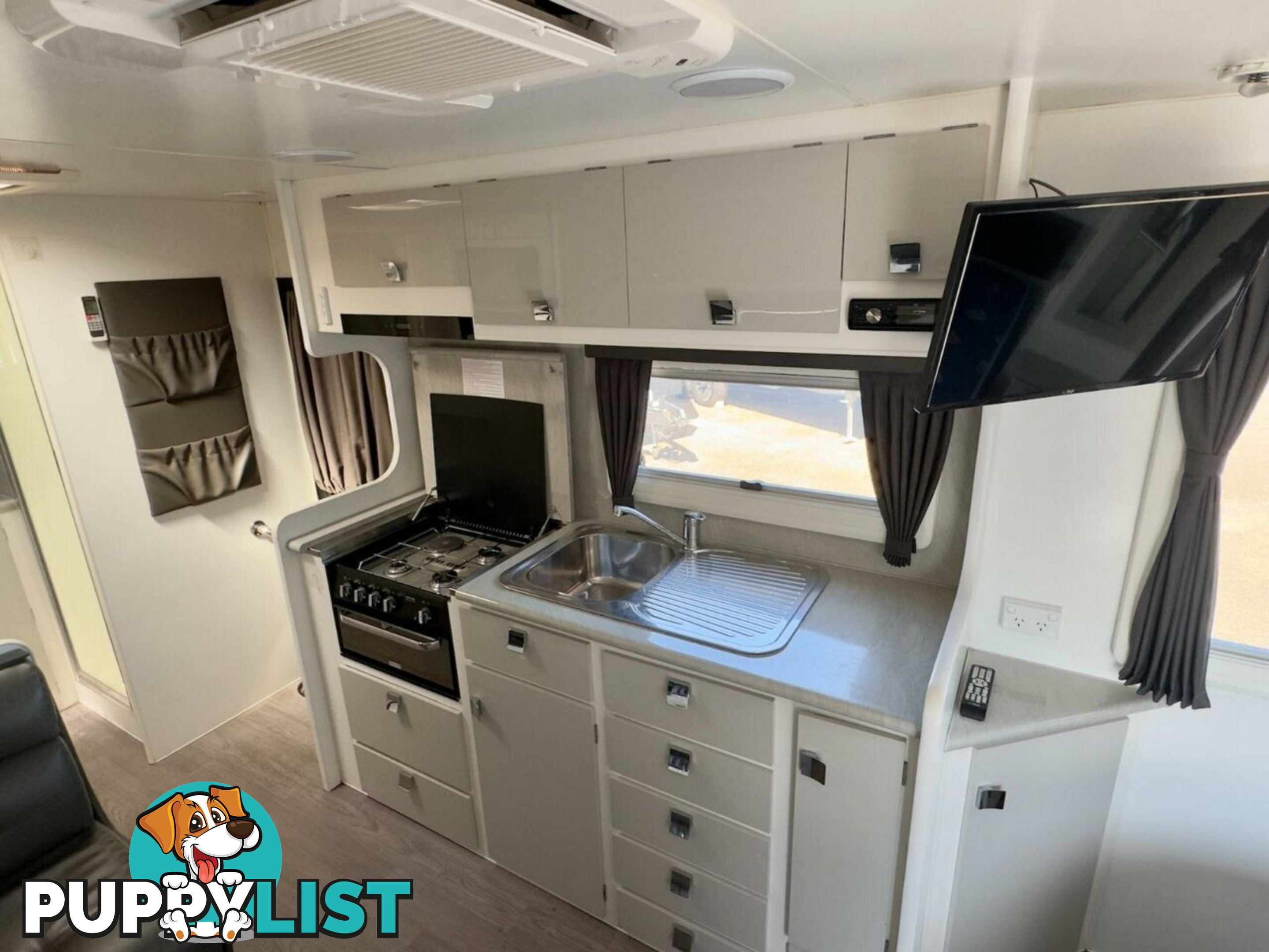 2016 Paramount Caravan Caravan
