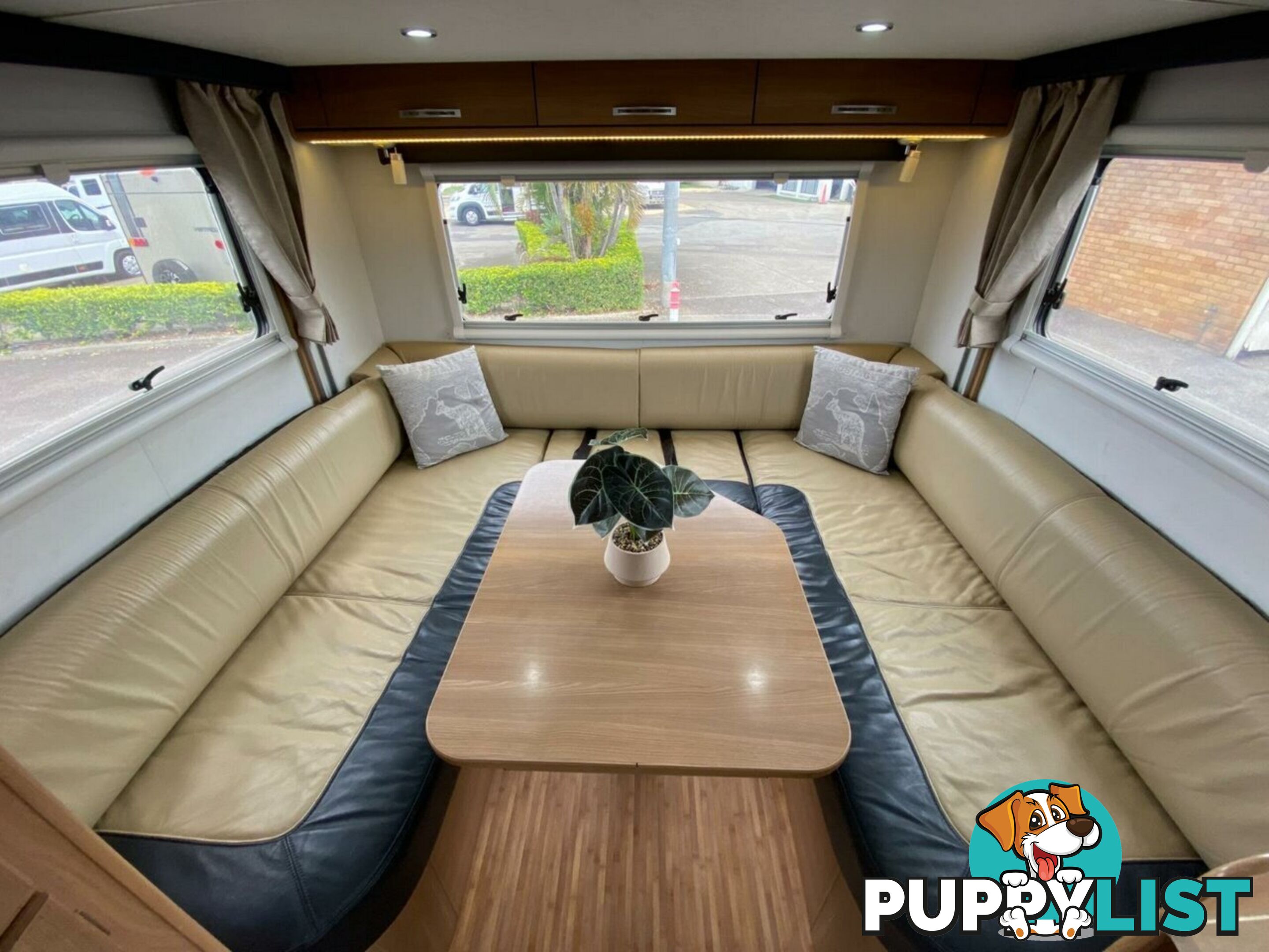 2013 Jayco Caravans Conquest 23.4 Silver Motor Home