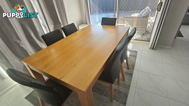 Hadley Dining table and chairs