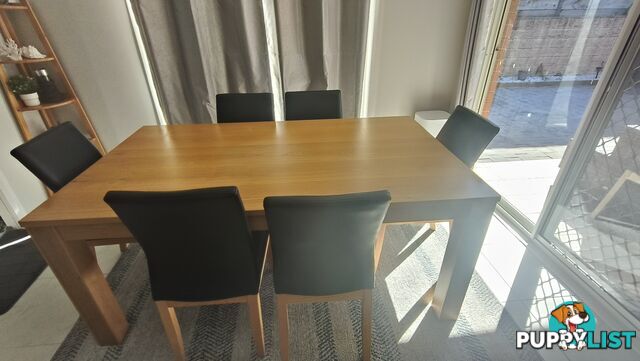 Hadley Dining table and chairs