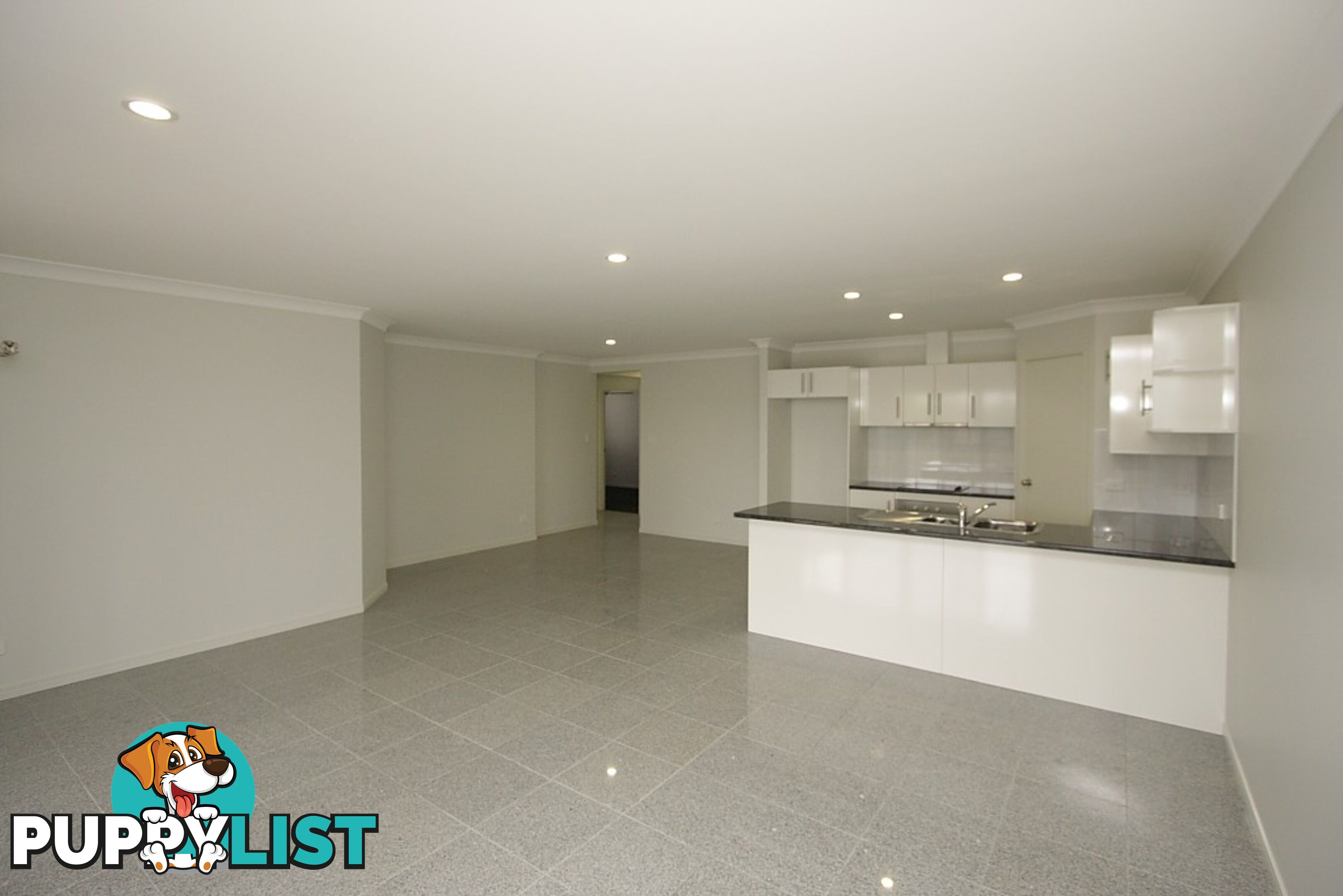 2/20 Charlton Place REGENTS PARK QLD 4118