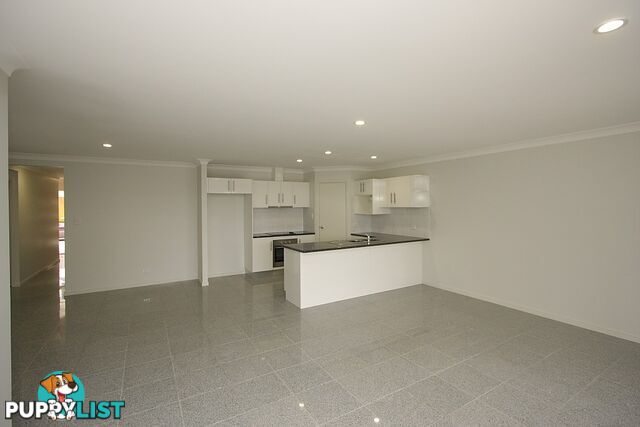 2/20 Charlton Place REGENTS PARK QLD 4118