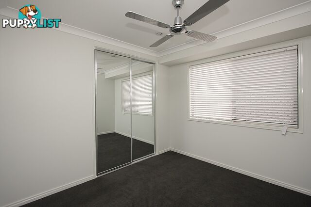 2/20 Charlton Place REGENTS PARK QLD 4118