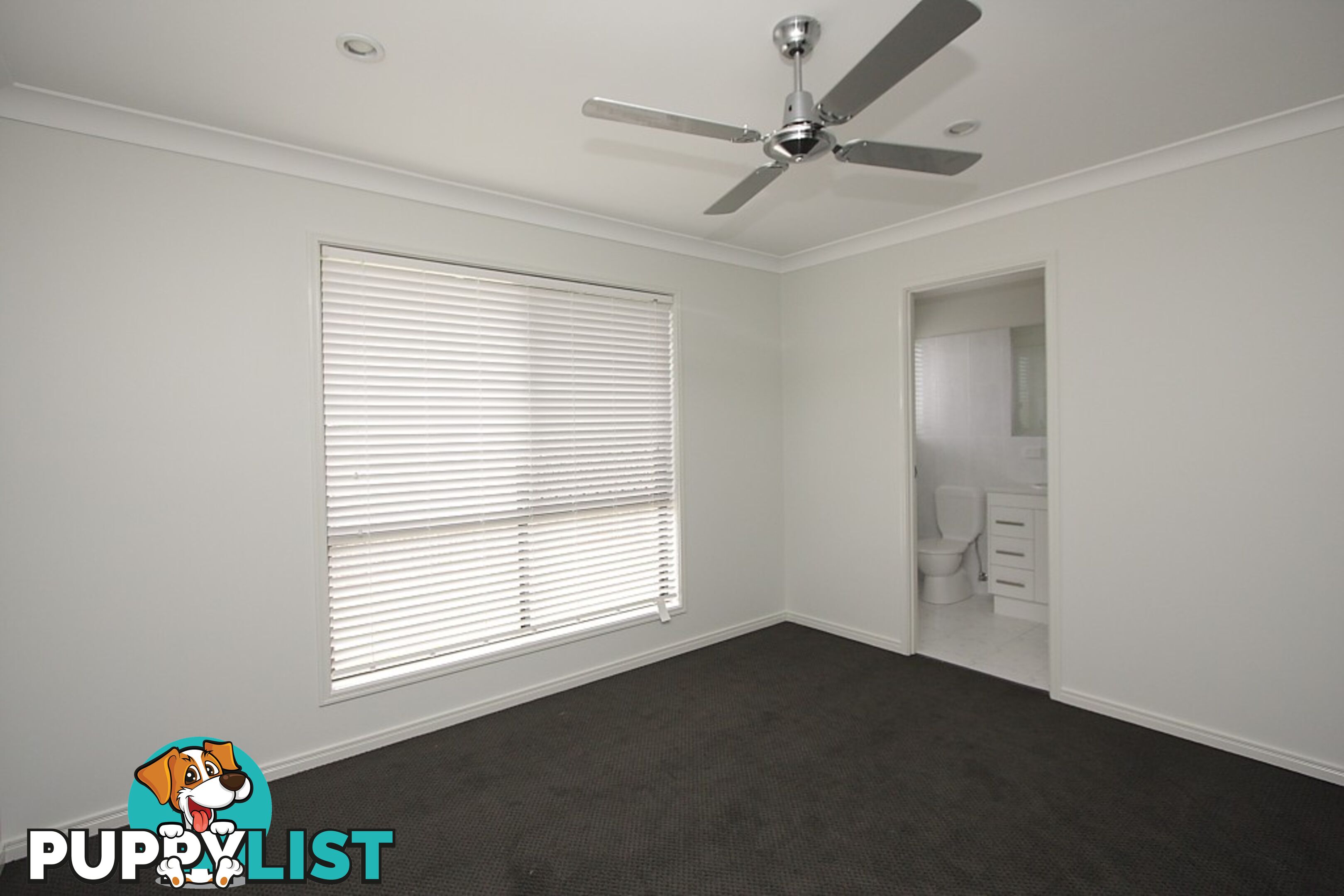 2/20 Charlton Place REGENTS PARK QLD 4118