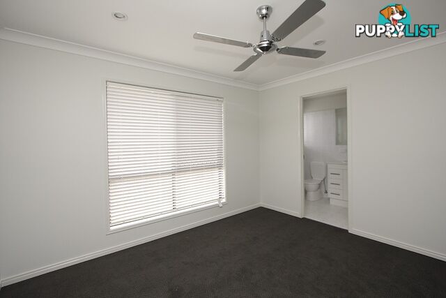 2/20 Charlton Place REGENTS PARK QLD 4118