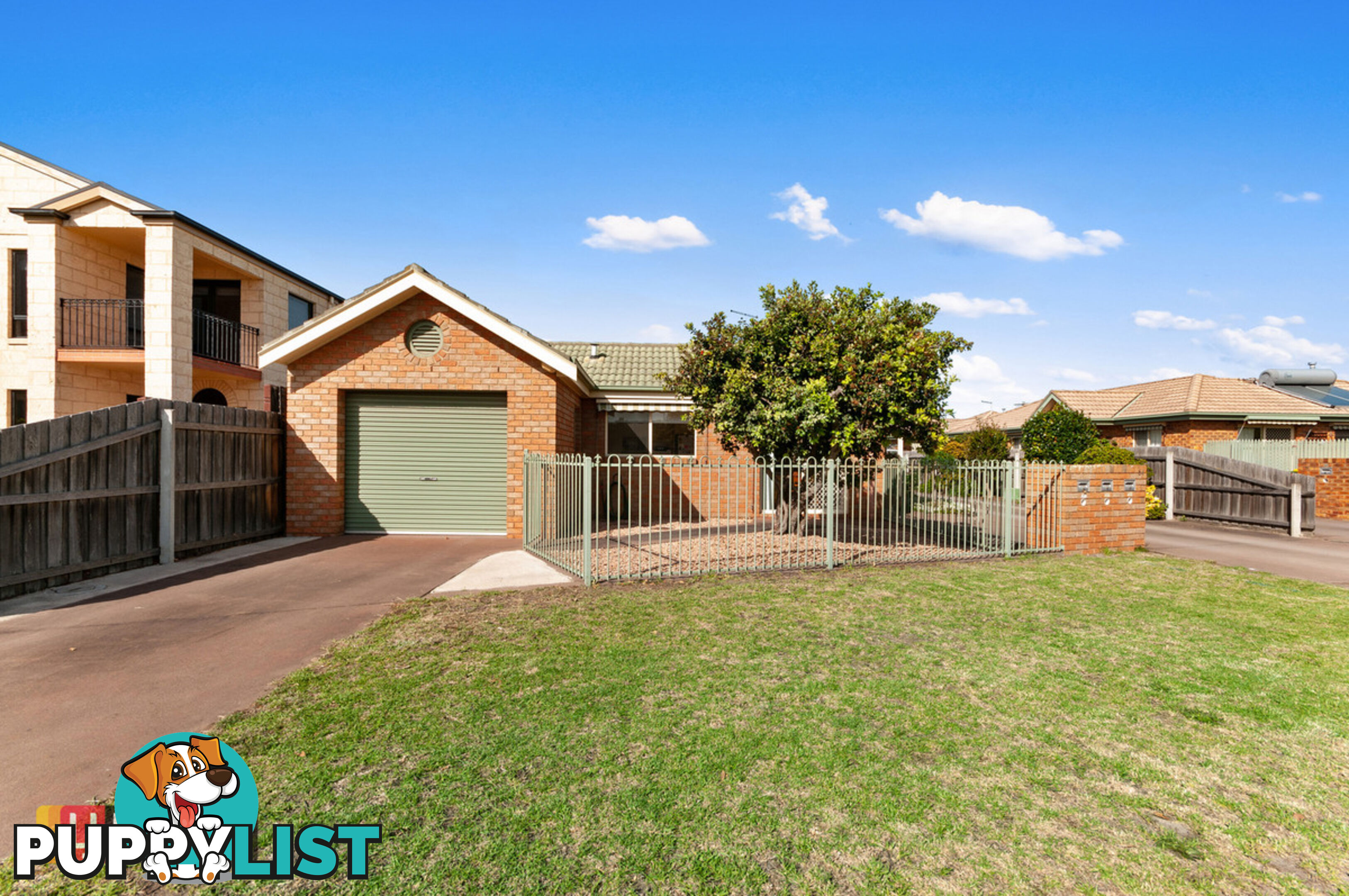 1/64 Roadknight Street LAKES ENTRANCE VIC 3909