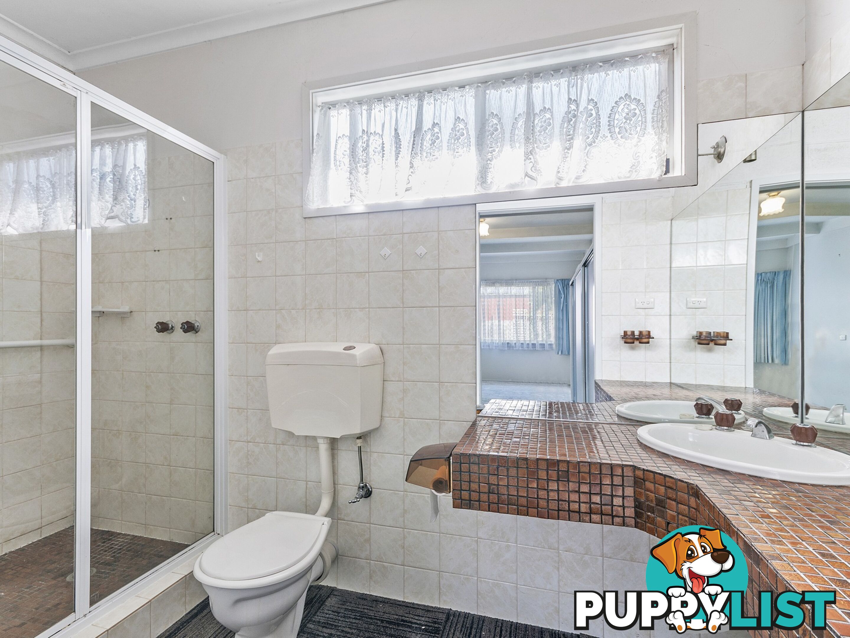 16 Lambert Street LAKES ENTRANCE VIC 3909