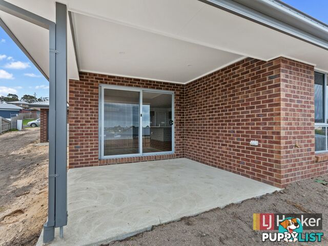 13 Lawson Drive LAKES ENTRANCE VIC 3909