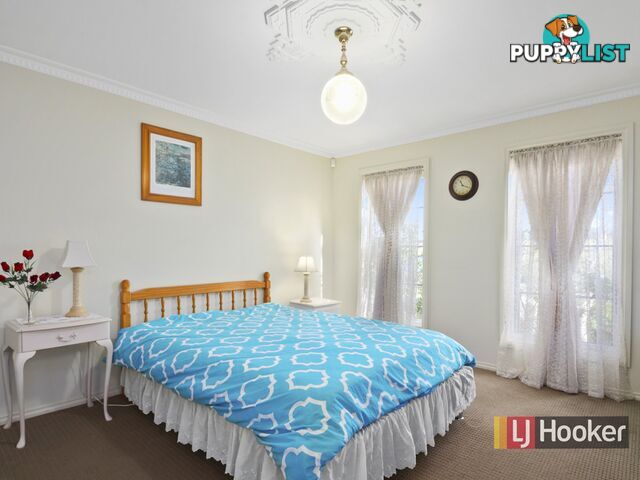 84 Stirling LAKES ENTRANCE VIC 3909