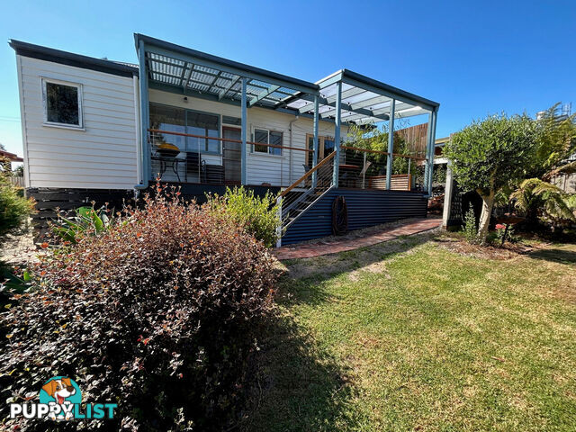 17 Mist Street LAKES ENTRANCE VIC 3909