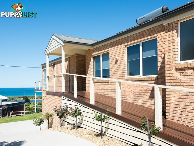 16 New Street LAKES ENTRANCE VIC 3909