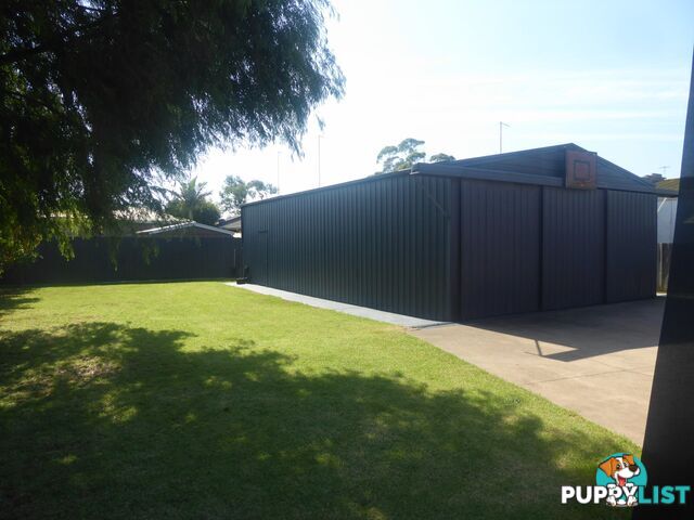 81 Roadknight Street LAKES ENTRANCE VIC 3909