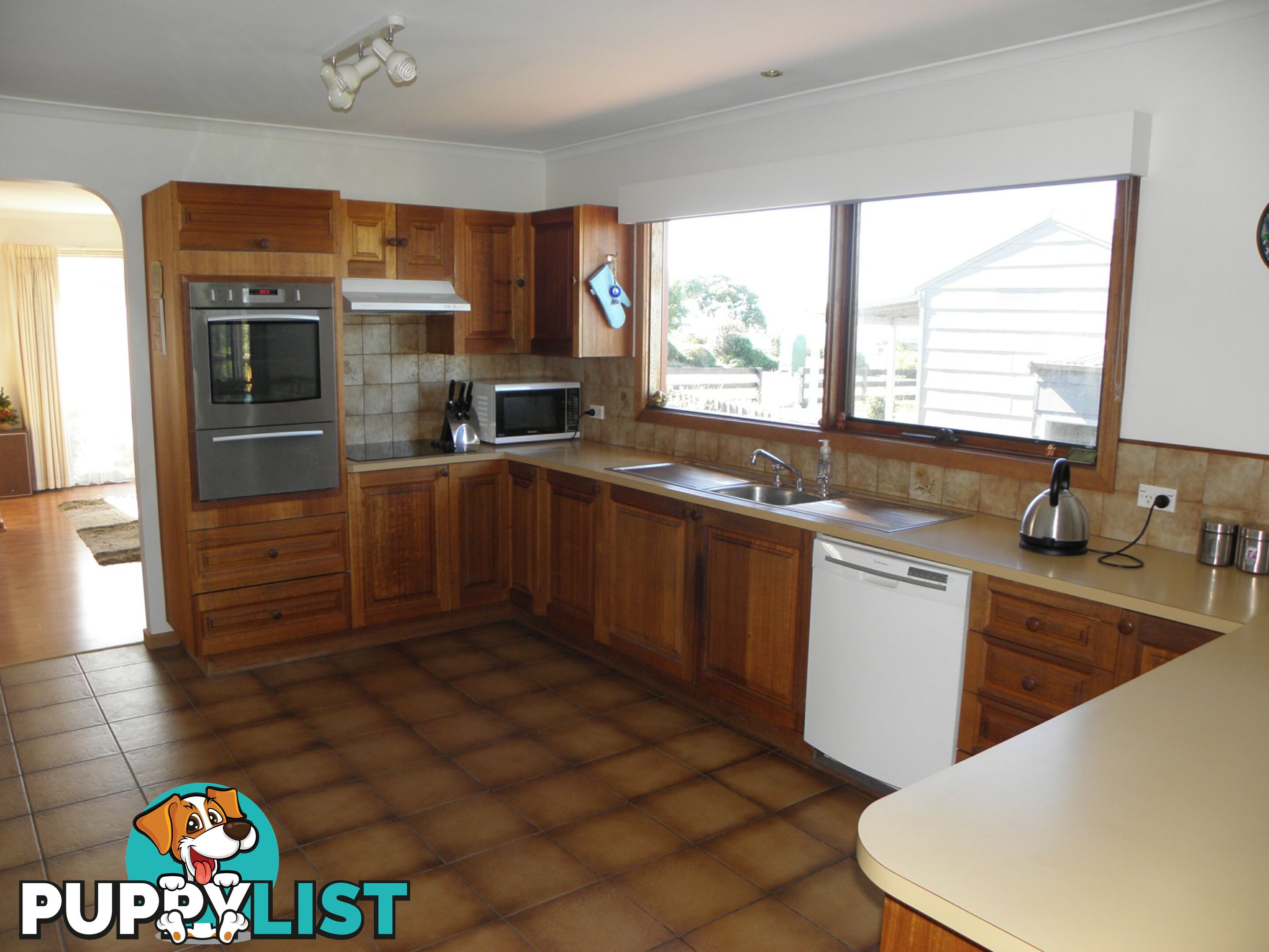 135 Myer Street LAKES ENTRANCE VIC 3909