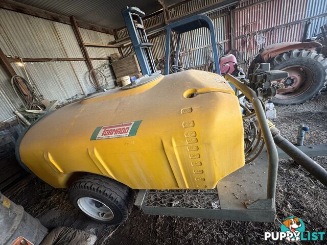 2000Lt Tornado Air blast orchard sprayer