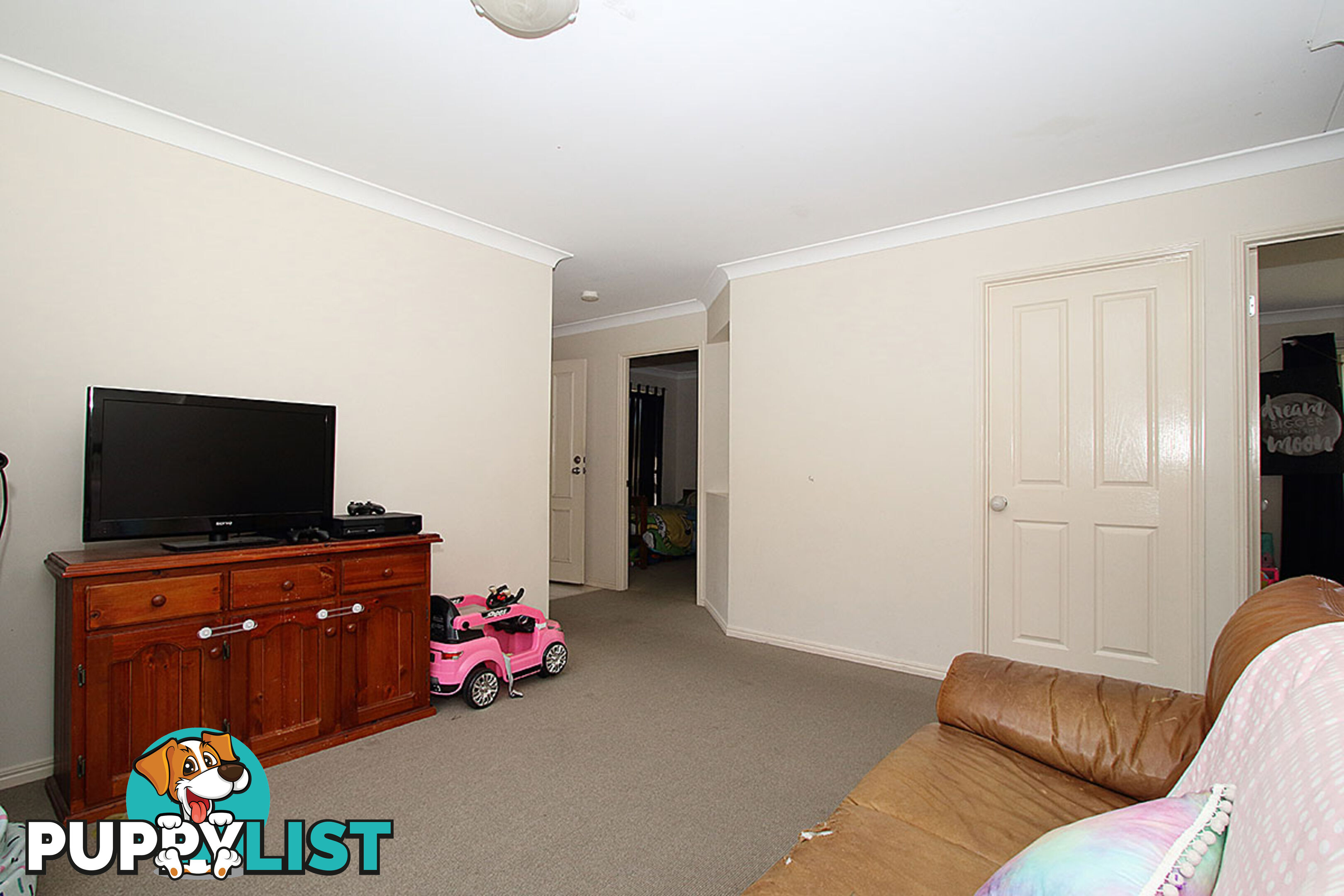 17 Elcock Ave CRESTMEAD QLD 4132