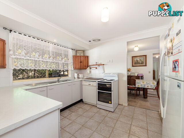 4 Macadamia ct WALLOON QLD 4306